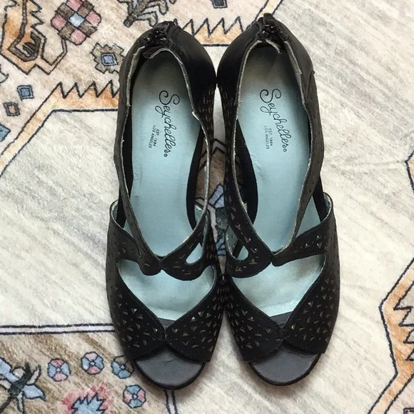 🐚 Seychelles Black Eyelet Leather Back Zip Platform Wedge Heel Sandals Sz.8.5 - Picture 9 of 10